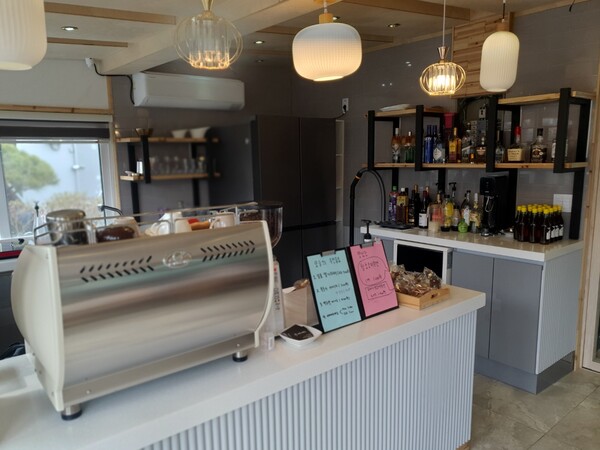 *식당으로 연결되는 카페가 있어요. 식사후에 여기서 후식을 ㅎㅎ *식당으로 연결되는 카페가 있어요. 식사후에 여기서 후식을 ㅎㅎ