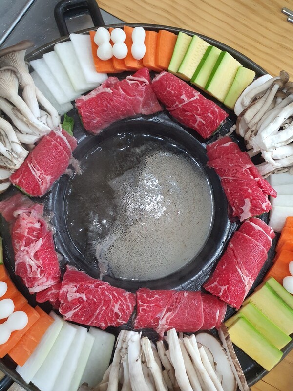 *샤브 샤브 시작!!!! 지금부터늠 대화 금지! 음식 집중! 말걸면 반칙! *샤브 샤브 시작!!!! 지금부터늠 대화 금지! 음식 집중! 말걸면 반칙!