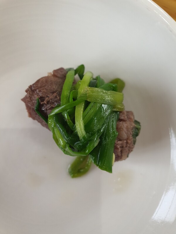 *이렇게 부추에 싸서 소스에 찍어 먹는 맛이 ㅋㅋ *이렇게 부추에 싸서 소스에 찍어 먹는 맛이 ㅋㅋ