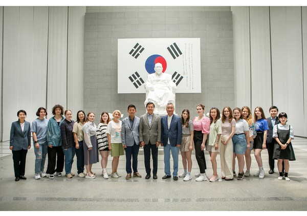 * 매년 한국으로 방문하는 학생들을 직접 인솔하는 고영철 교수