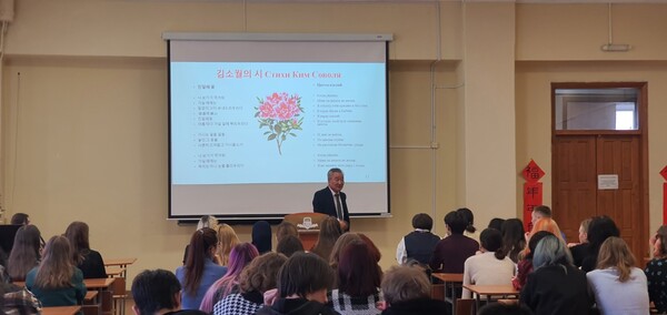 *차세대 한국학 리더를 양성하는 일이 가장 시급하다고 강조하는 고영철 교수