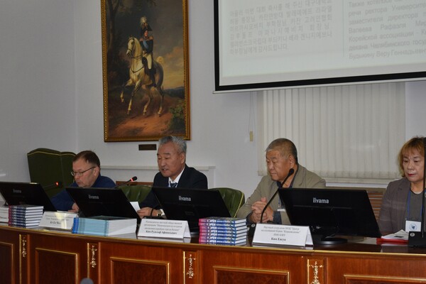* 고영철 교수의 노력 덕분에 한국어와 한국학이 러시아에서 고결한 위치로 자리잡고 있다.