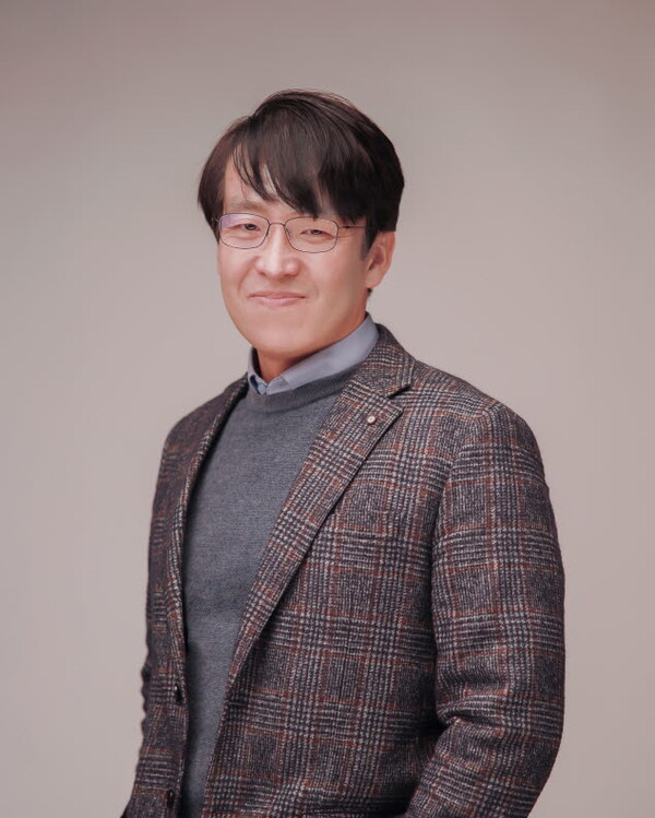 *보건복지부 외래교수, 한국사이버복지대학 특임교수, 세종로국정포럼 행복학교 위원장, 최경규 박사 *보건복지부 외래교수, 한국사이버복지대학 특임교수, 세종로국정포럼 행복학교 위원장, 최경규 박사