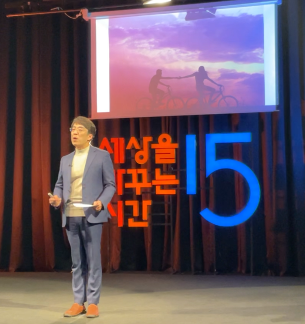 *세상은 단숨에 바뀌는 것이 아니지만 '행복하기'는 오늘 바로 시작할 수 있다. *세상은 단숨에 바뀌는 것이 아니지만 '행복하기'는 오늘 바로 시작할 수 있다.