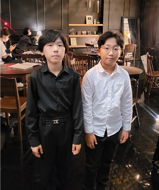 *김민서, 강요한 학생이 함께 포즈 *김민서, 강요한 학생이 함께 포즈