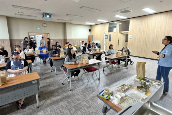 화천군 보건의료원은 지난 17일 원내에서 여성과 아기들을 위한 ‘영양 플러스’프로그램을 운영했다