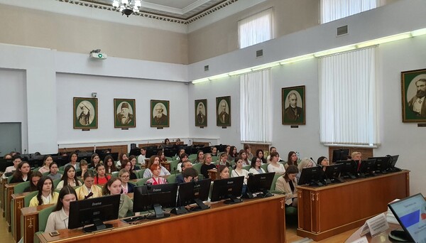 참가자들의 발표와 토론 참가자들의 발표와 토론