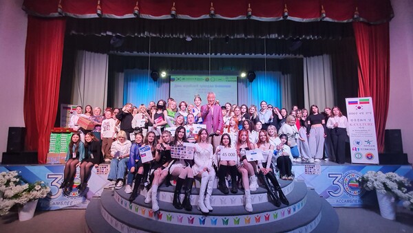 출연자들의 단체 사진 출연자들의 단체 사진