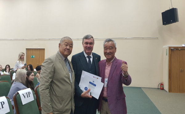 행사장을 무료로 제공한 카잔 민족우호의집 원장 행사장을 무료로 제공한 카잔 민족우호의집 원장