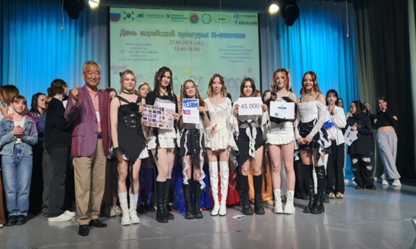 1등 상금 45,000루블 수여 1등 상금 45,000루블 수여