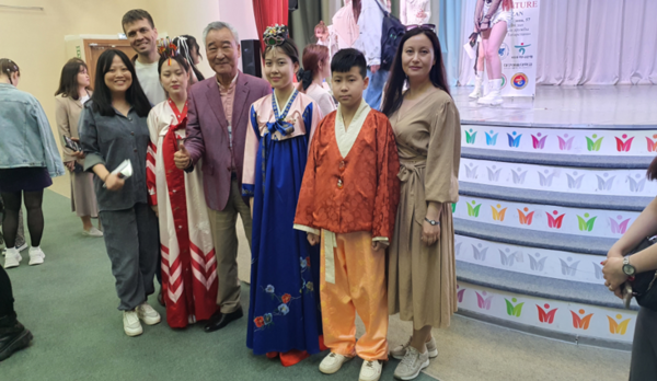 카잔에서 230km 떨어진 도시 나베르즈늬예첼늬에서 온 고려인 공연 참가자 카잔에서 230km 떨어진 도시 나베르즈늬예첼늬에서 온 고려인 공연 참가자