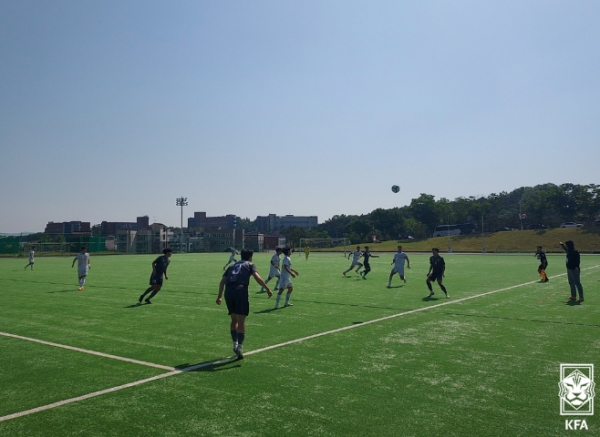 인제대와 경일대 간의 U리그1 4권역 6라운드 경기 장면.