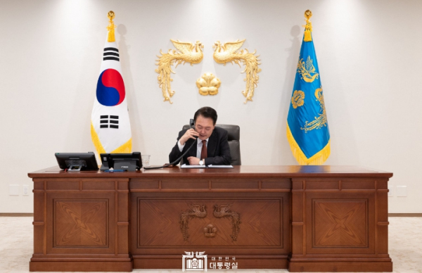 5월 20일 윤석열 대통령은 로렌스 웡(Lawrence Wong) 싱가포르 신임 총리(5. 15. 취임)와 전화 통화를 갖고, 양국 관계 발전에 대해 의견을 교환했다.