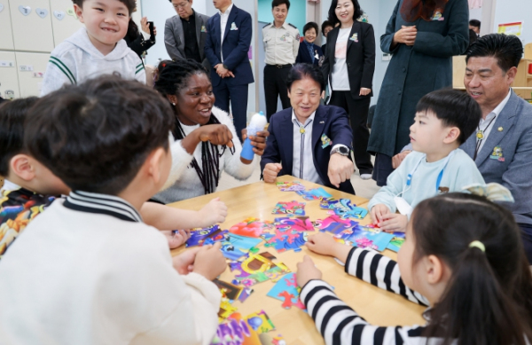 『 E(nglish)-편한 도시 성주 』지방소멸위기 영어특성화어린이집 운영으로 돌파구 찾아