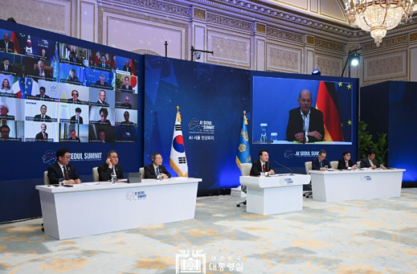 5월 21일 윤석열 대통령은 영국 수낙 총리와 공동으로 'AI 서울 정상회의'를 주재했다.