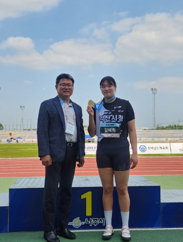 익산시청 육상팀, 전국대회 3개 메달 획득 (익산시청 육상팀 이주형감독, 김태희선수)