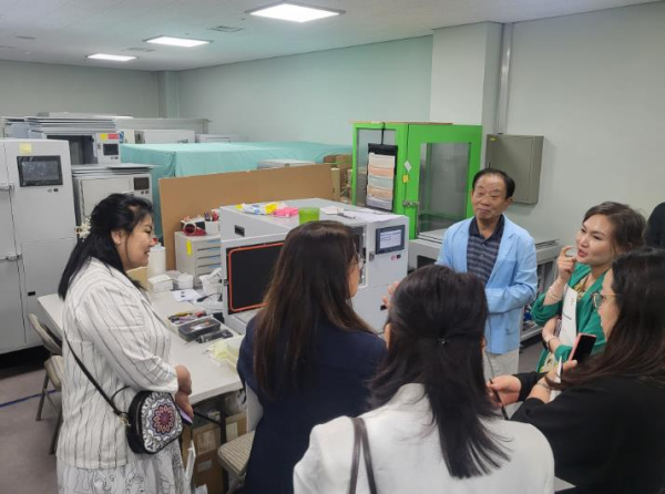 몽골MG병원 주요관계자의 오티아이코리아의 이산화염소멸균기 제조현장 견학