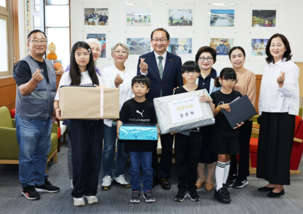 '제3회 지역아동센터 어린이 백일장' 상장 수여식