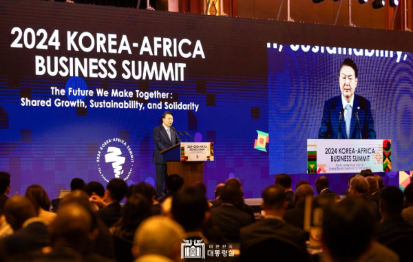 6월 5일 윤석열 대통령은 2024 한-아프리카 비즈니스 서밋 개회식에 참석했다.