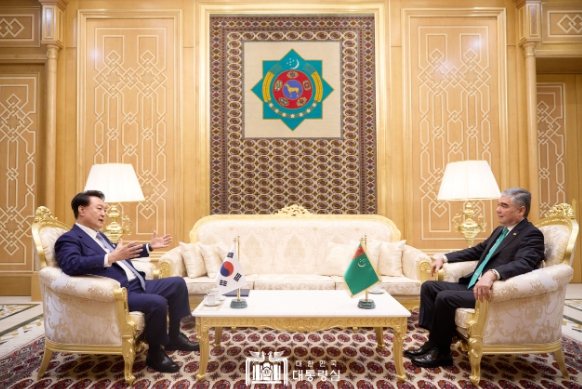 6월 11일 윤석열 대통령은 투르크메니스탄 구르반굴리 베르디무하메도프 국가 최도지도자 겸 인민이사회 의장과 면담하고, 양국 간 우호협력 강화 방안에 대해 의견을 교환했다.