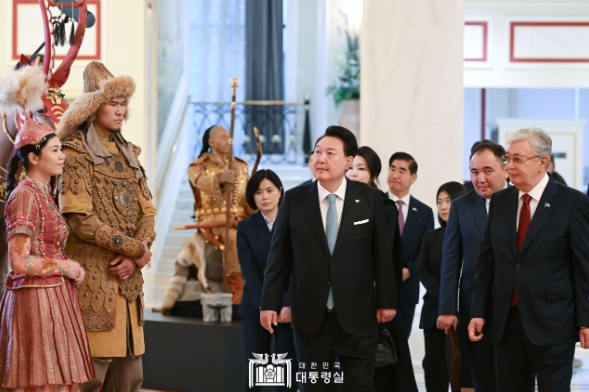 6월 12일 윤석열 대통령 부부는 카자흐스탄 아스타나 드라마극장에서 열린 ‘한-카자흐스탄 문화공연’에 참석해 공연을 관람했다.