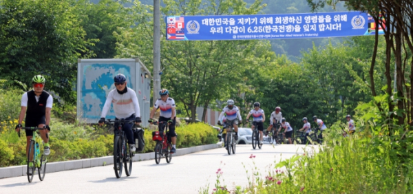 유인촌 장관 자전거 안보관광지 현장 점검