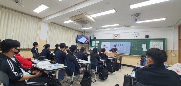 *융합적 사고와 창의적인 아이디어로 감동을 주는 청소년들의 멘토 최근영