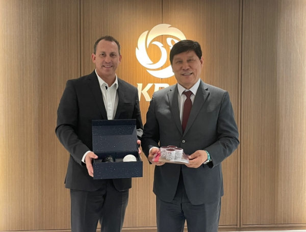 LMB 커미셔너, 쿠바야구협회장 예방