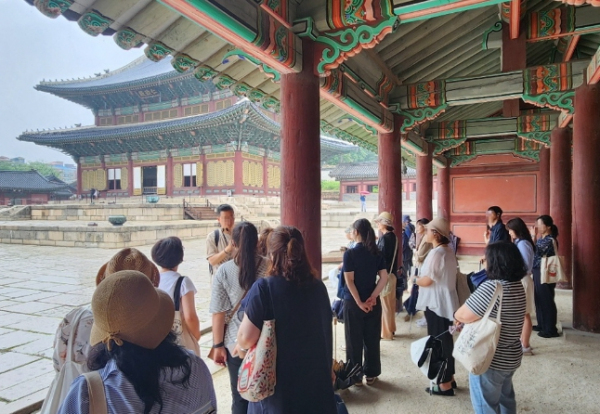 포천시, 소흘도서관 길 위의 인문학 '우리 곁의 세계유산 산책' 창덕궁 탐방 실시