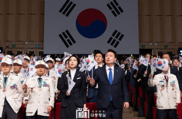 6월 25일 윤석열 대통령 부부는 대구 엑스코에서 개최된 ‘6‧25전쟁 제74주년 행사’에 참석했다.