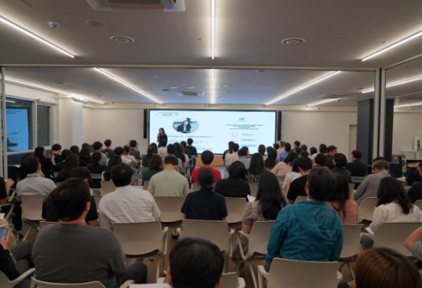 직원역량강화 교육을 듣고 있는 공공도서관 8개소 사서