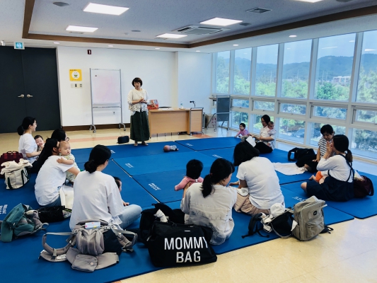 칠곡군립도서관, 초보 엄마아빠에게 도서꾸러미 택배 서비스 운영