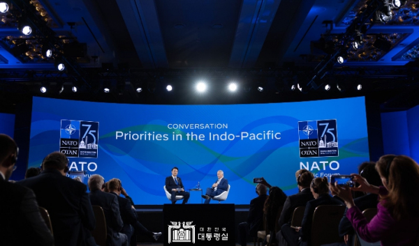 7월 11일 윤석열 대통령은 NATO 퍼블릭 포럼 ‘인도태평양 파트너십’ 세션에 참석해 기조연설을 했다.