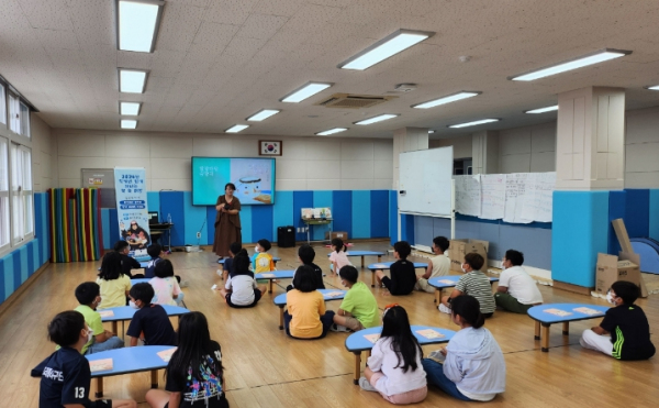 2024년 작가와 함께 떠나는 책 속 여행(흥산초등학교)