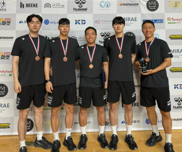 2024 시·도대항 세팍타크로대회에서 우수한 성적을 거둔 대덕구 세팍타크로 선수들이 기념사진을 촬영하고 있다.