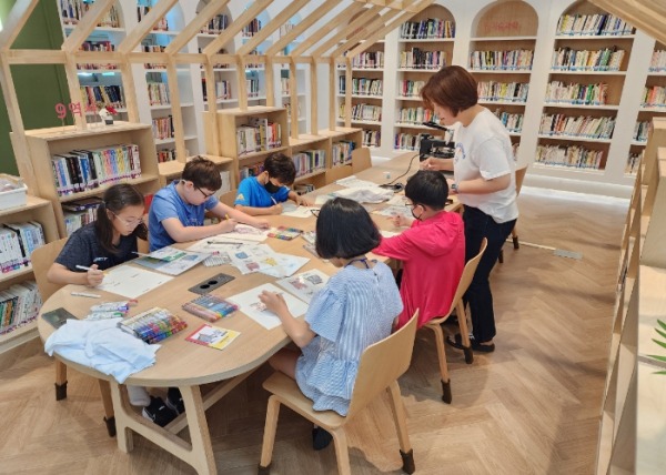 영어에 쏙 빠지는 도서관 속 체험활동