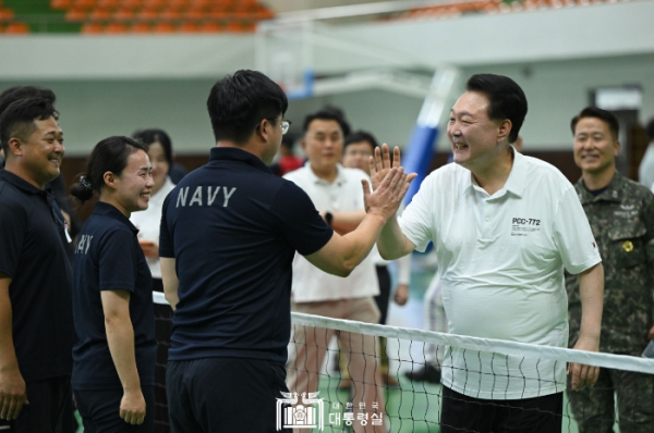 8월 7일 윤석열 대통령은 진해 해군기지에서 해군 및 해병대 장병들을 격려했다.