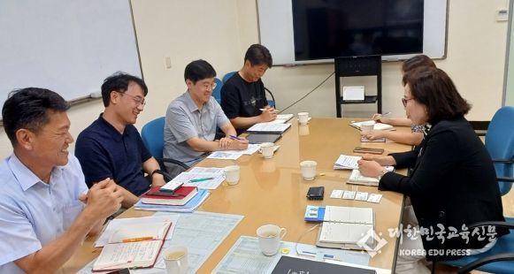 나주시가 동신대 국제교육원, 학생취업지원처, 대학일자리플러스센터 등 관계기관과 지방소멸 위기 대응을 위한 대학(원)생 유입 등 생활인구 유입 정책 간담회를 가졌다.