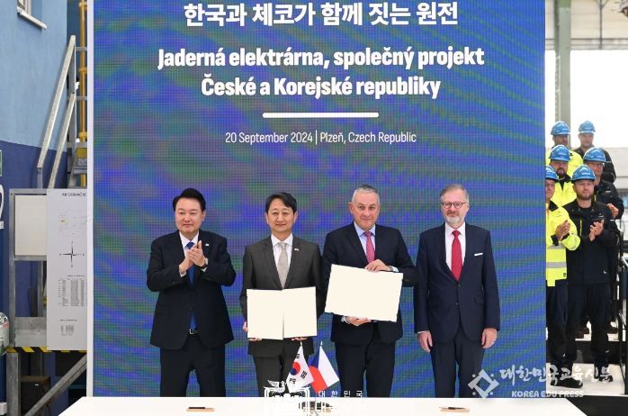 9월 20일 윤석열 대통령은 페트르 피알라 체코 총리와 함께 체코 플젠市에 있는 발전용 터빈 원천기술 보유기업 '두산스코다파워'社와 원전 기자재 생산기업 '스코다JS'社를 방문했다.