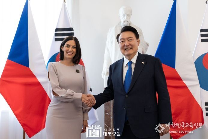 9월 20일 윤석열 대통령은 체코 하원의사당에서 「마르케타 페카로바 아다모바(Markéta Pekarová Adamová)」 체코 하원의장을 접견하고, 한-체코 관계의 발전 방안에 대해 폭넓은 의견을 교환했다.