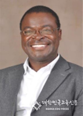 아몬 무르위라 짐바브웨 고등교육·혁신·과학기술 발전부 장관