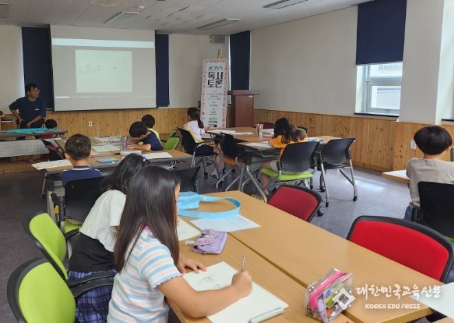 ‘2024년 생각 톡톡 독서 토론’ 프로그램