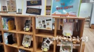 사서선정 추천도서 ‘가을, 책으로 물들다’ 전시