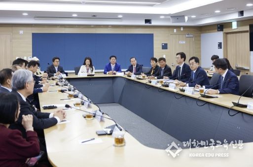 김동연 경기도지사, 미주한인회 총연합회장 만나 상호협력 위한 의견 나눠