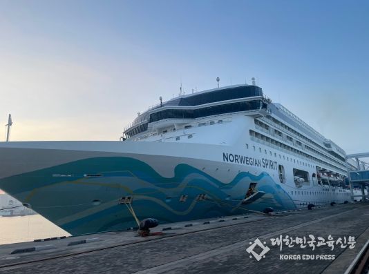 인천항 크루즈터미널에 노르웨이쟌스피릿호가 접안하고 있다
