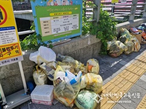 사진은 2023년 대학가 제로웨이스트 프로젝트 실태조사 현장 모습.