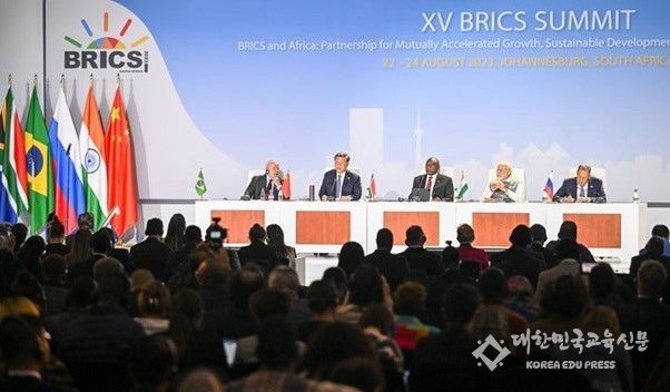 시진핑(習近平) 중국 국가주석이 지난해 8월 24일 오전(현지시간) 남아프리카공화국 요하네스버그에서 열린 '제15차 브릭스(BRICS) 정상회의' 특별 기자회견에 참석했다. (사진/신화통신)