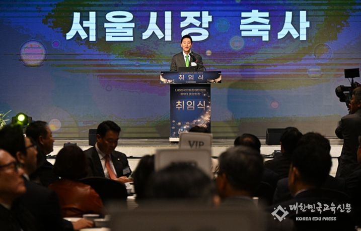 오세훈 시장이 23일 오전 종로구 HW컨벤션에서 열린 「제9대 한국지체장애인협회장 취임식」 에서 축사를 하고 있다.