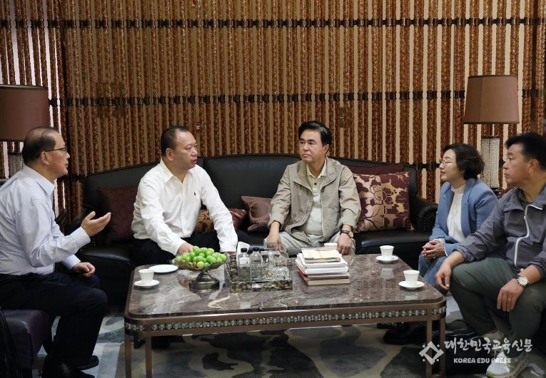 쓰촨대학 진장학원 이사장 예방