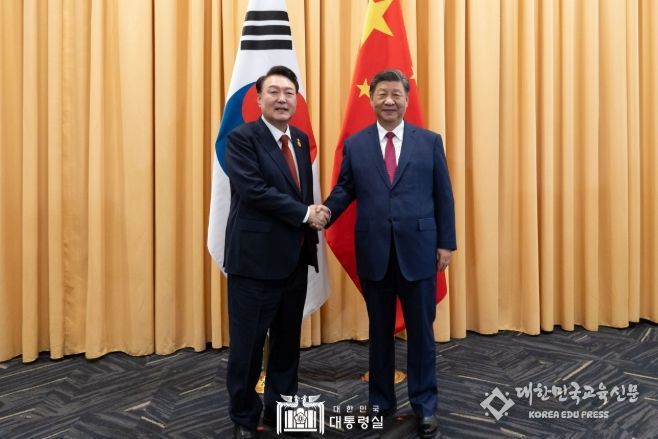 11월 15일 윤석열 대통령은 시진핑 중국 국가주석과 한-중국 정상회담을 가졌다.